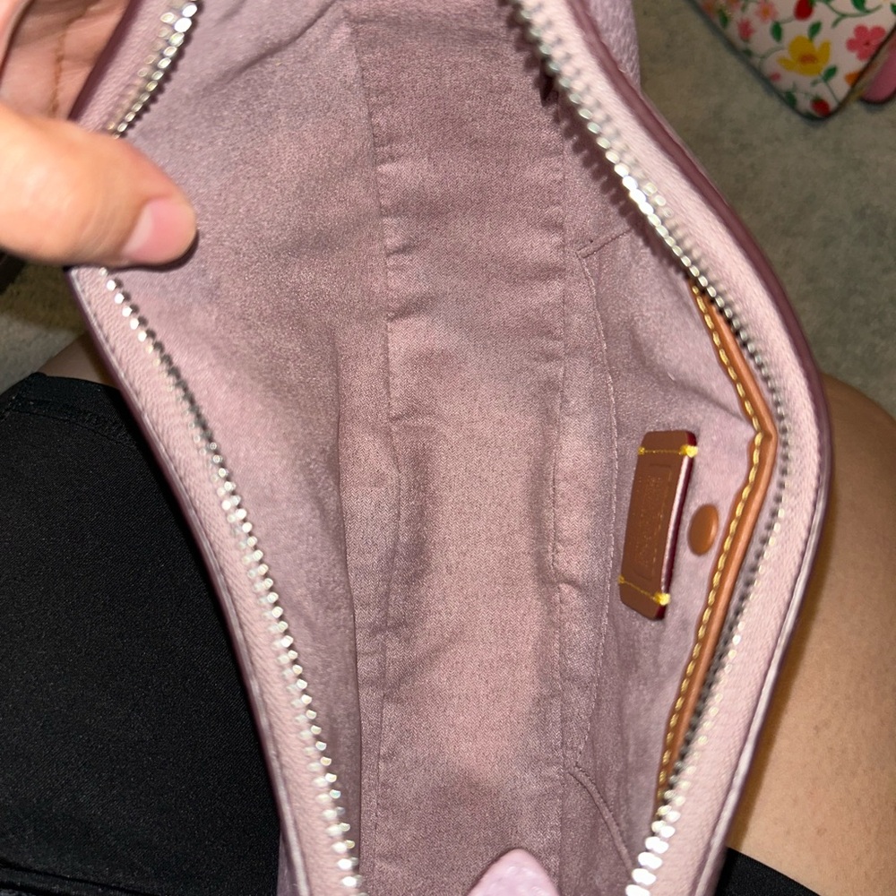 Coach Elegant Purple Leather Shoulder Bag - Picture 4 of 6